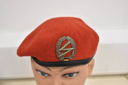 West German Army Bundeswehr Signals Corps Red Beret & Cap Badge – Excellent Condition, Size 58