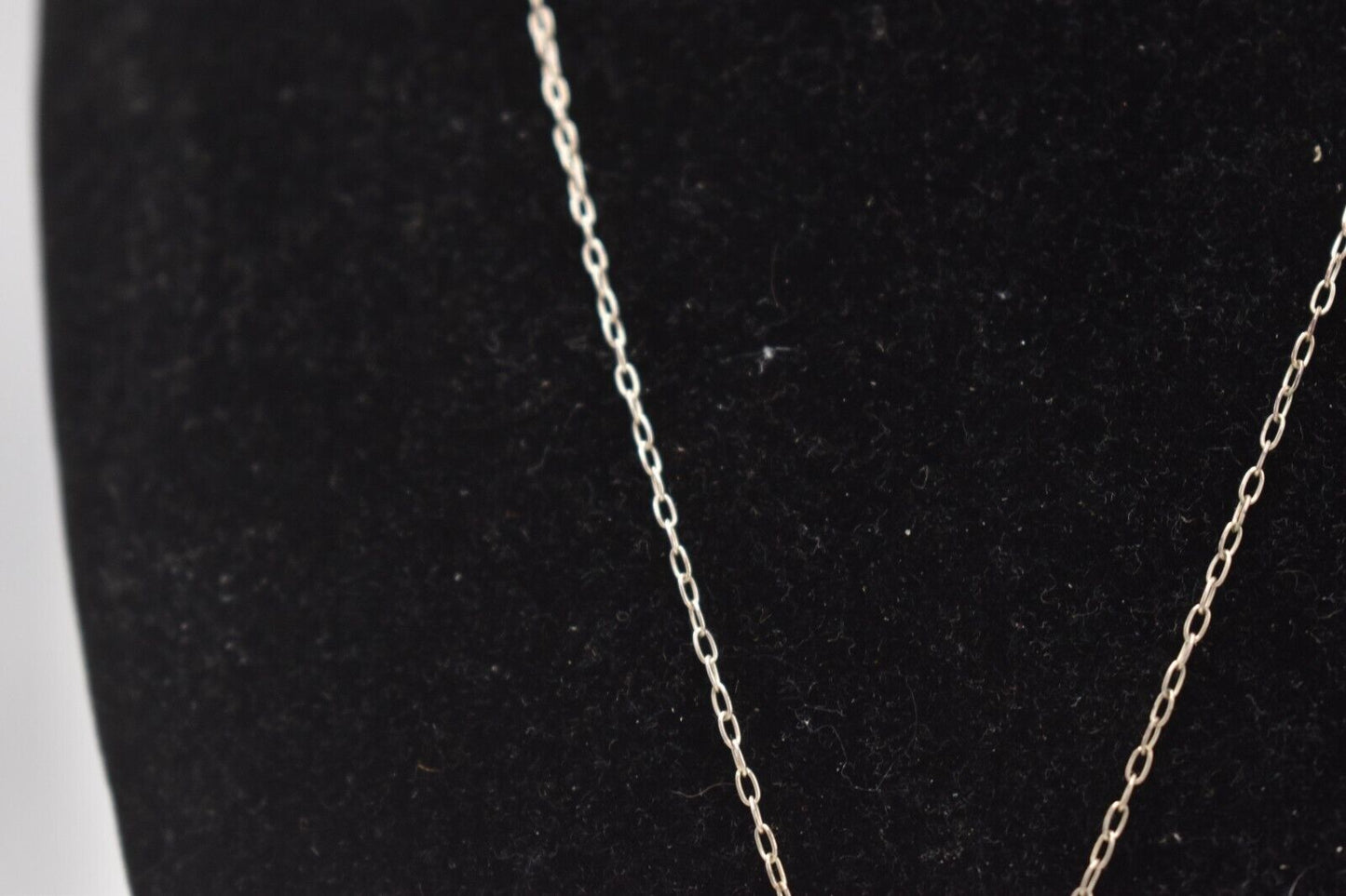 Vintage 925 Sterling Silver and Dragon Claw Pendant Necklace 45cm