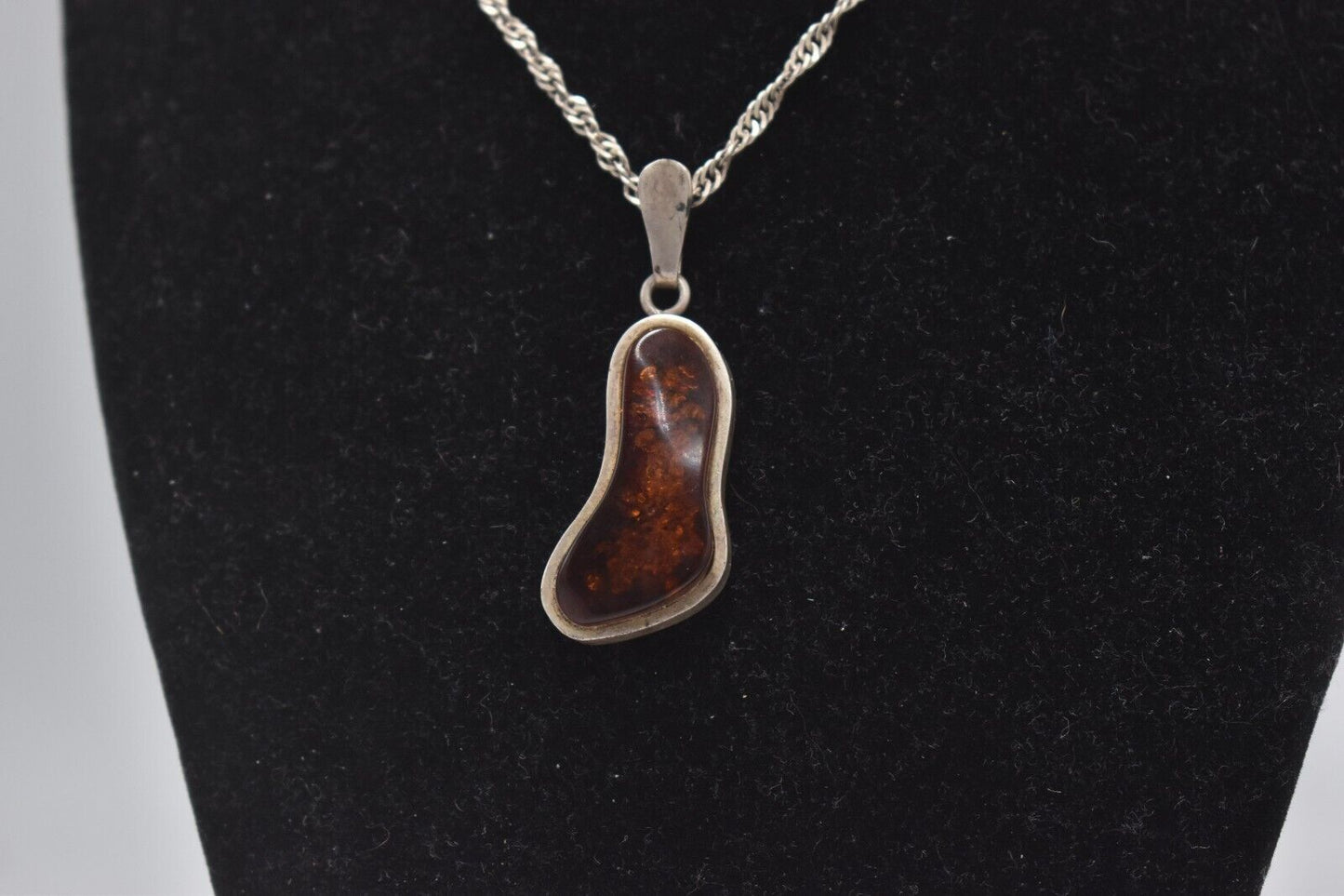 Vintage Sterling Silver 925 Necklace with Amber Pendant – 60cm