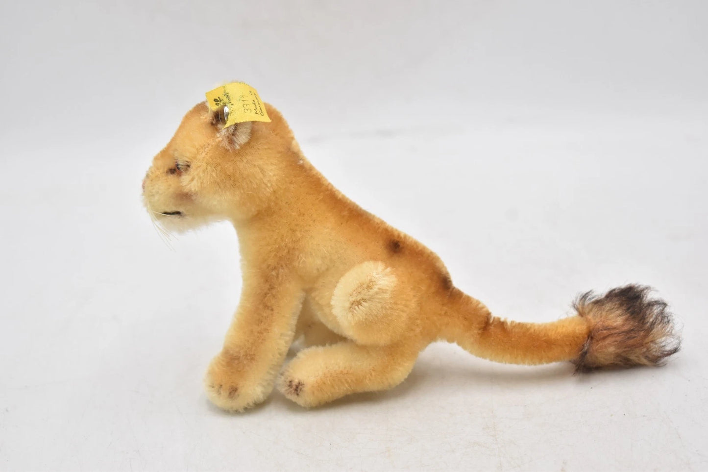 Vintage Steiff Lion Lioness 1950s 1960s Mohair Ear Button Tag 11cm