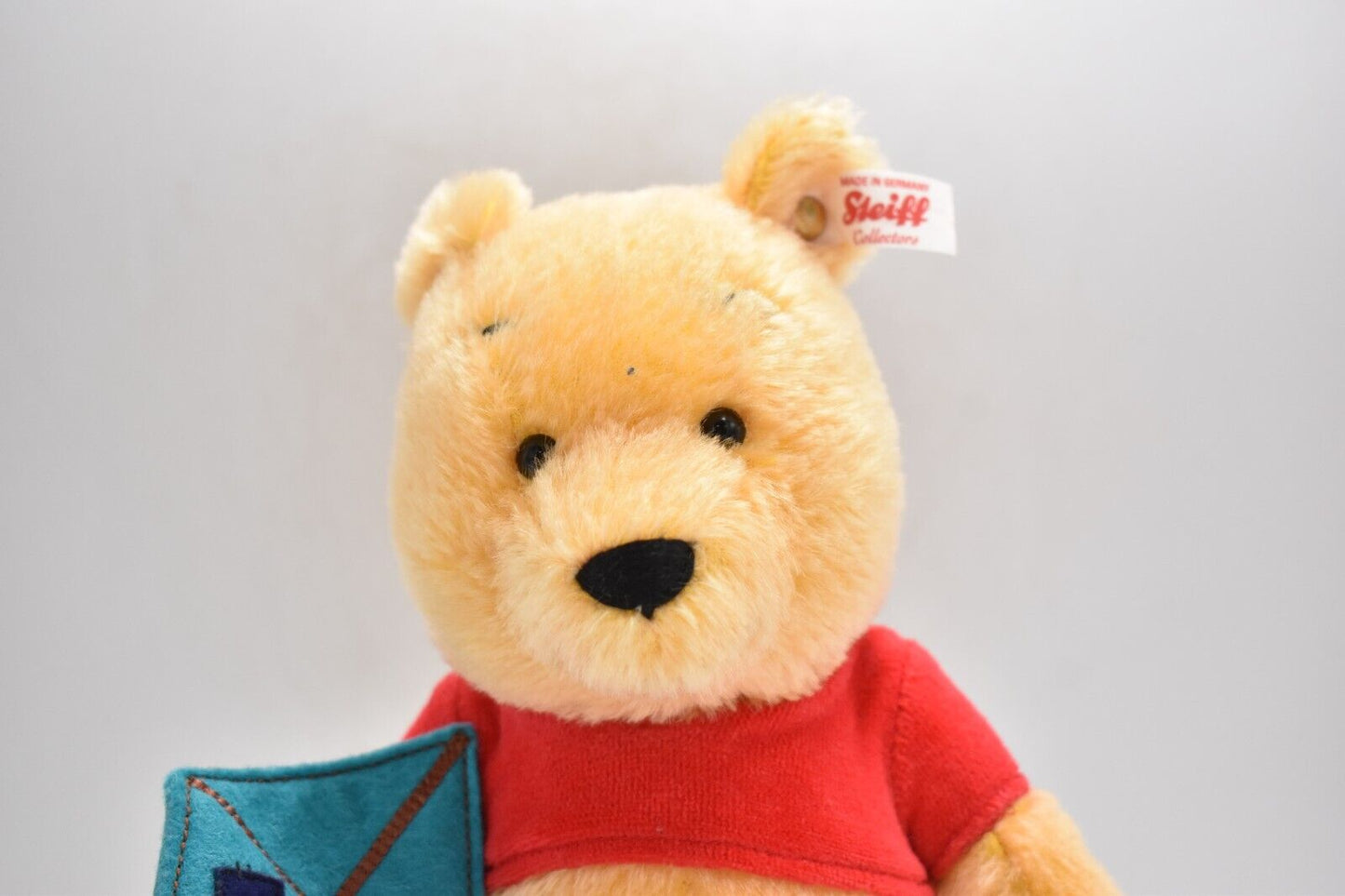 Steiff Disney Winnie The Pooh with Kite – Limited Edition 690853