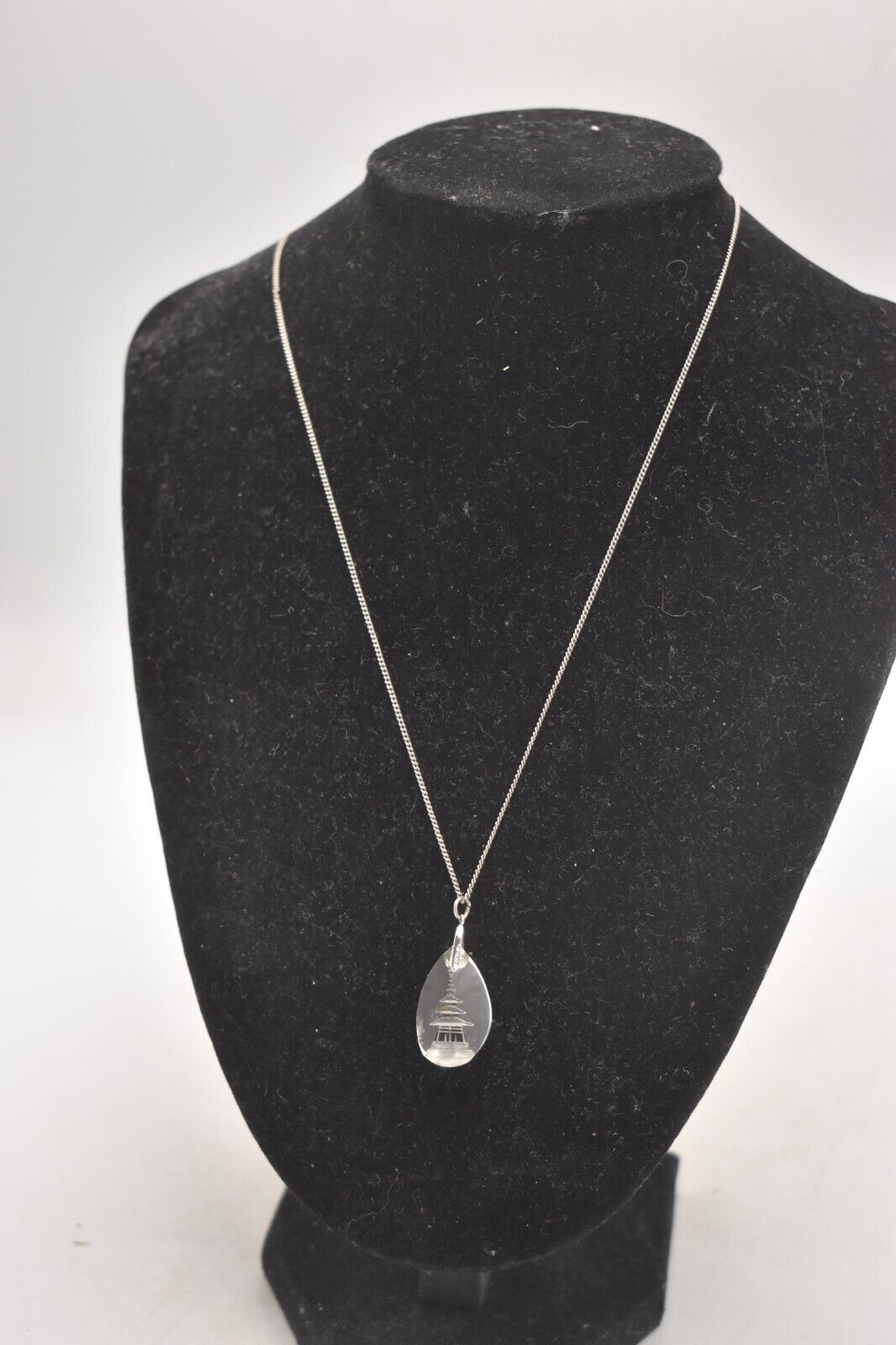 Vintage 925 Sterling Silver Japanese Pagoda Pendant Necklace – 45cm Chain