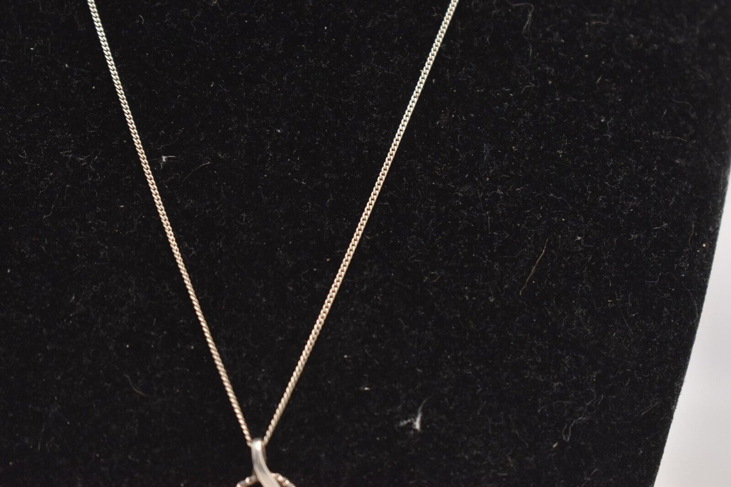 Vintage 925 Sterling Silver and Blue Topaz Pendant Necklace – 42cm