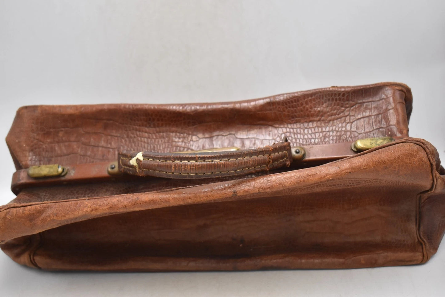 Antique Crocodile Leather Brown Gladstone Doctors Overnight Bag 40cm
