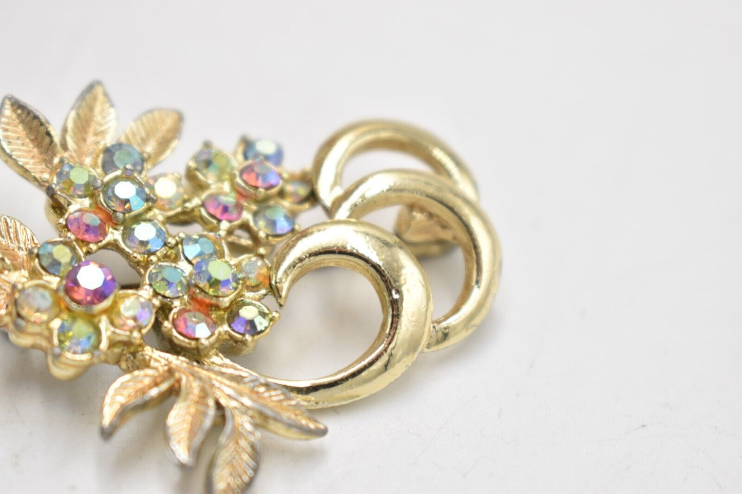 Vintage 1950s Gold Tone Aurora Borealis Rhinestone Floral Brooch