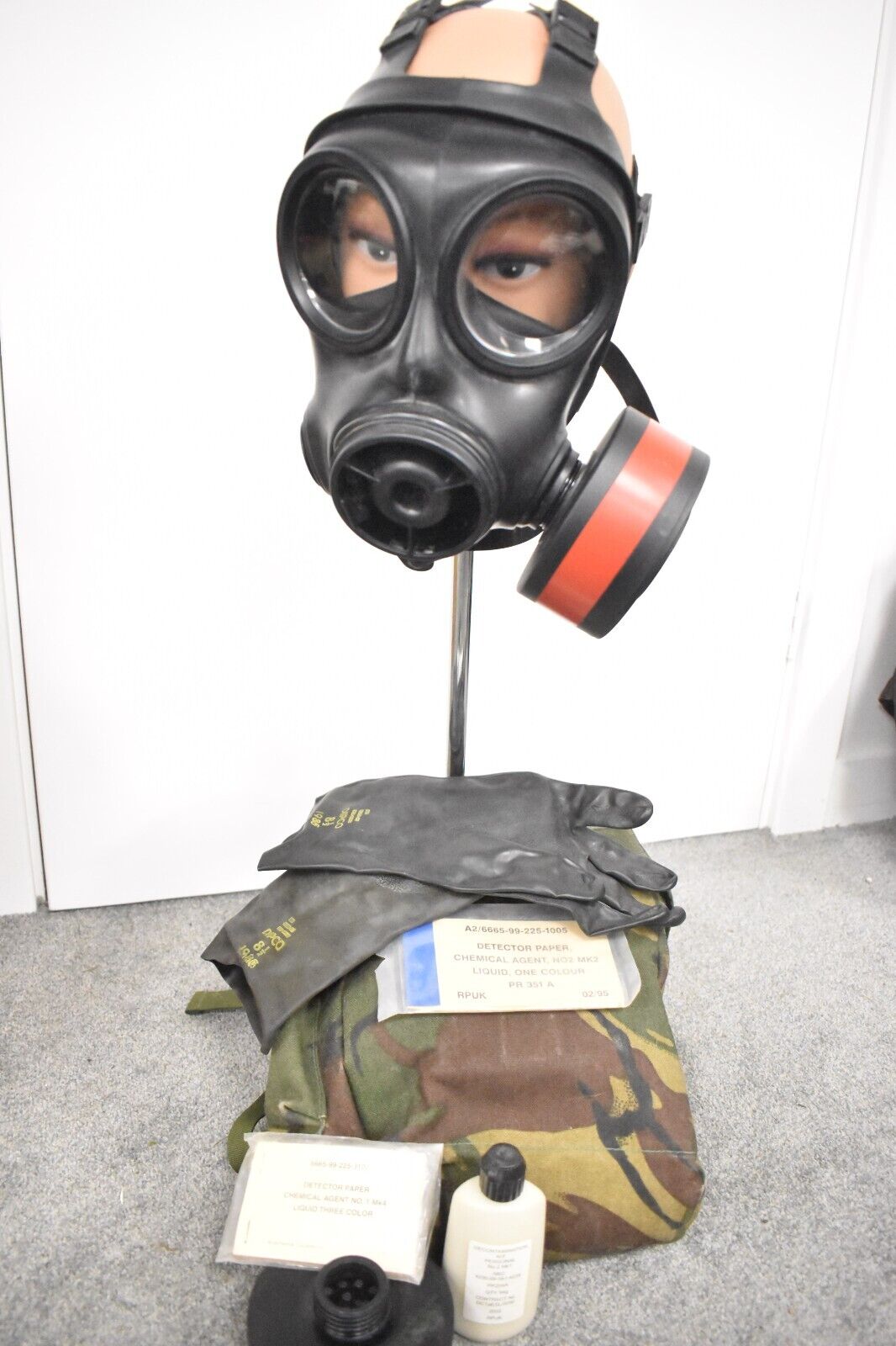 British S10 Gas Mask Size 2 & Haversack Bag, Army Respirator NBC Kit With Extras