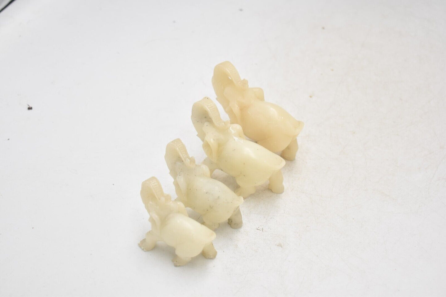 Vintage Calcite Family of Elephants Figurines - Set of 4 Statues Ornaments - 6cm
