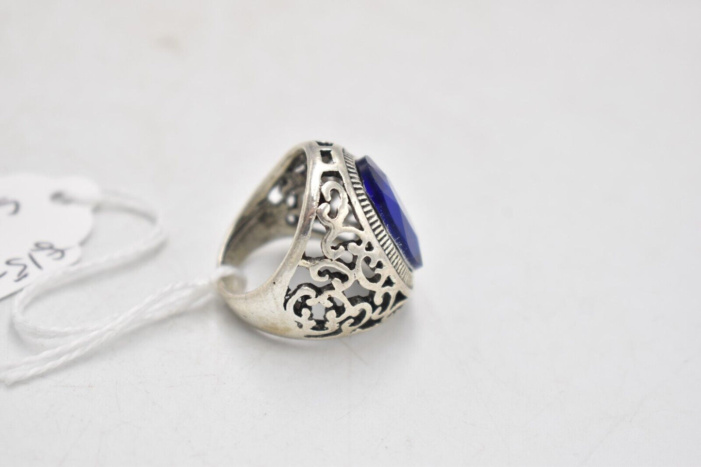 Vintage Silver-Tone Oversized Ring with Synthetic Cobalt Blue Stone – Size P