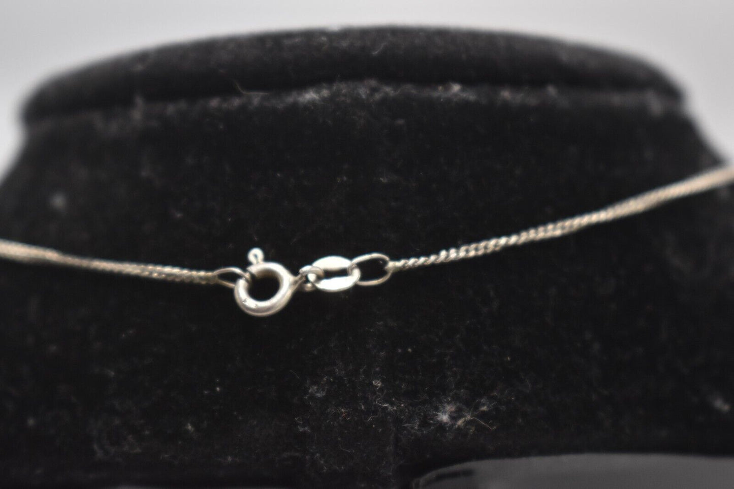 Vintage 925 Sterling Silver and Blue Topaz Pendant Necklace – 42cm