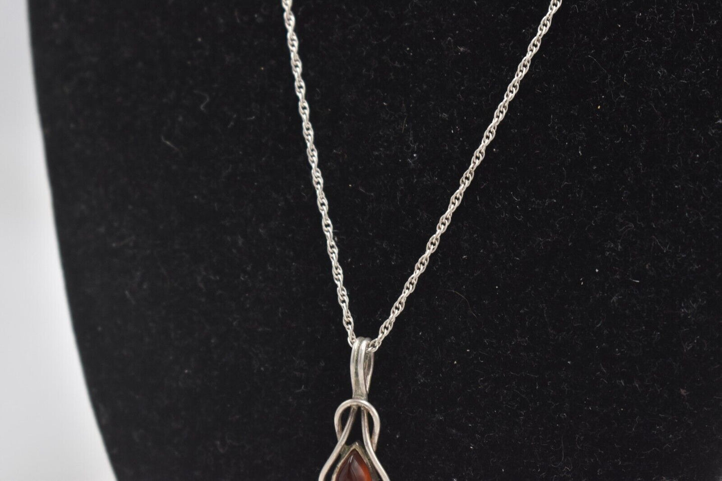 Vintage Sterling Silver 925 Necklace with Amber Pendant – 45cm