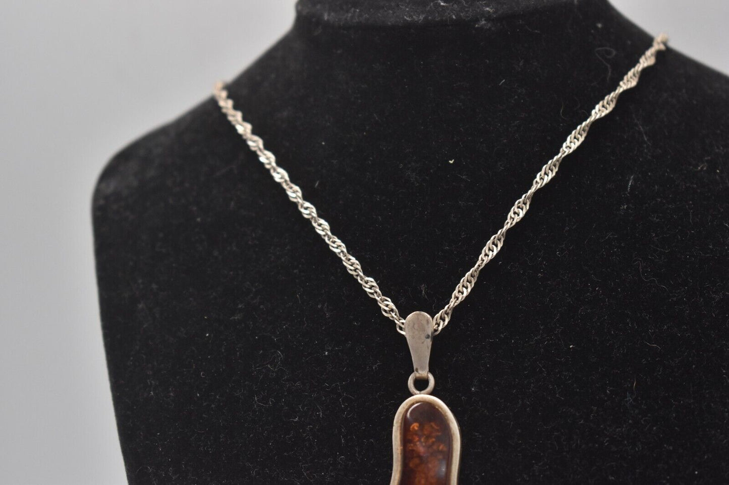 Vintage Sterling Silver 925 Necklace with Amber Pendant – 60cm