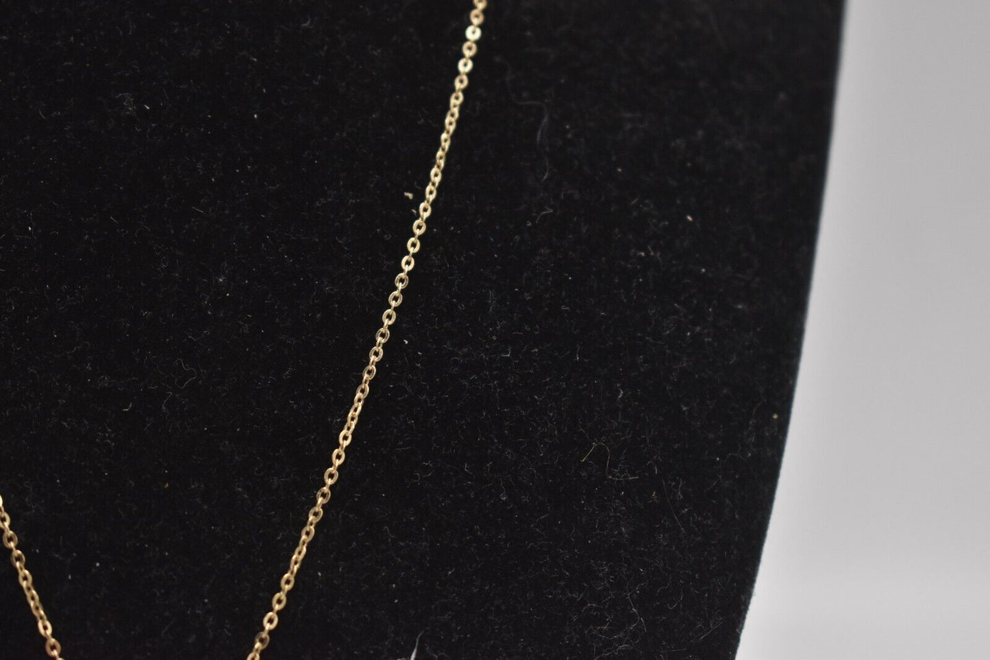 Vintage 9ct Yellow Gold Dolphin Pendant Necklace – 45cm Chain
