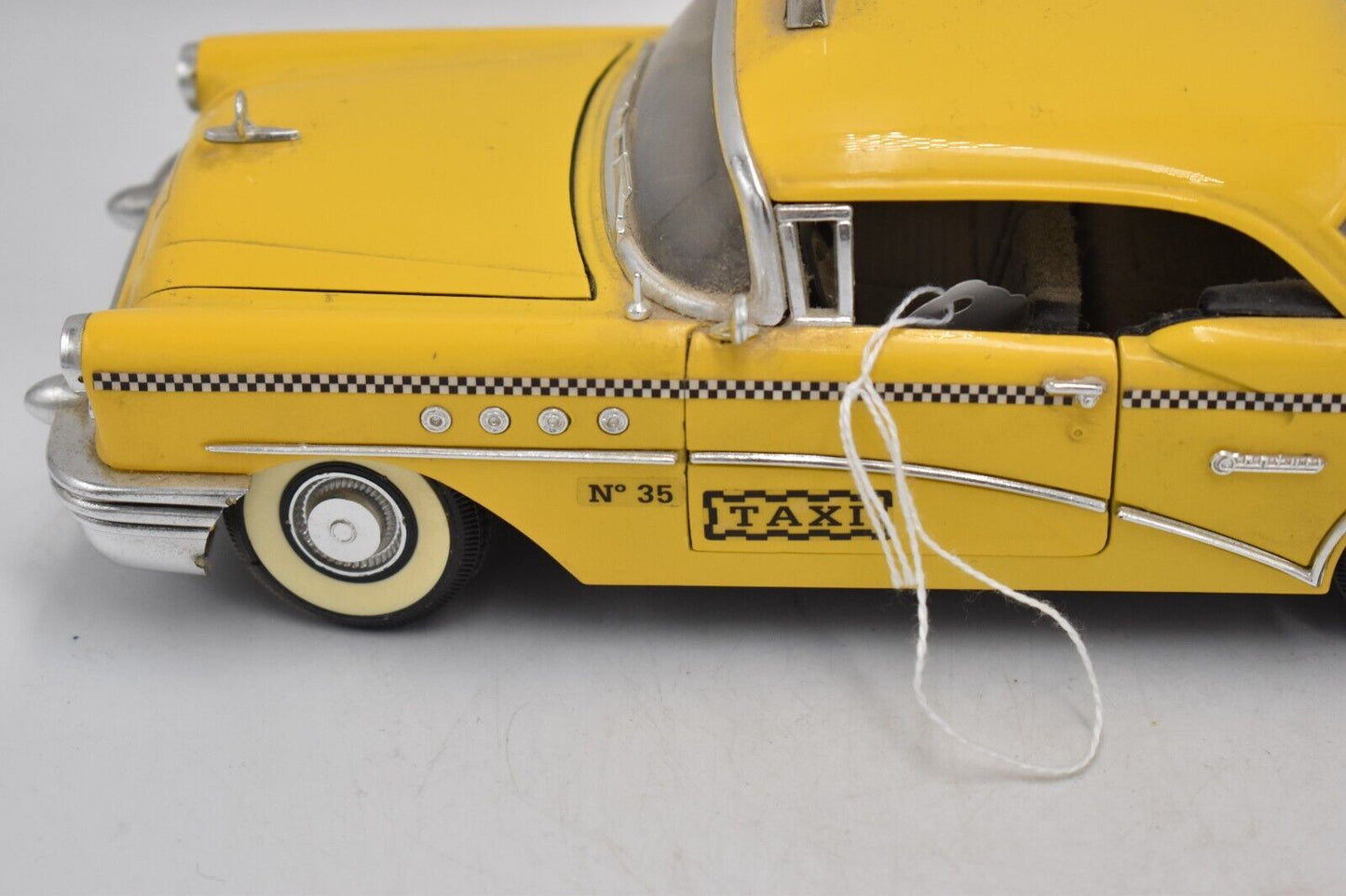 Mira 1955 Buick Century American Taxi 1/18 Scale Model Car #6116