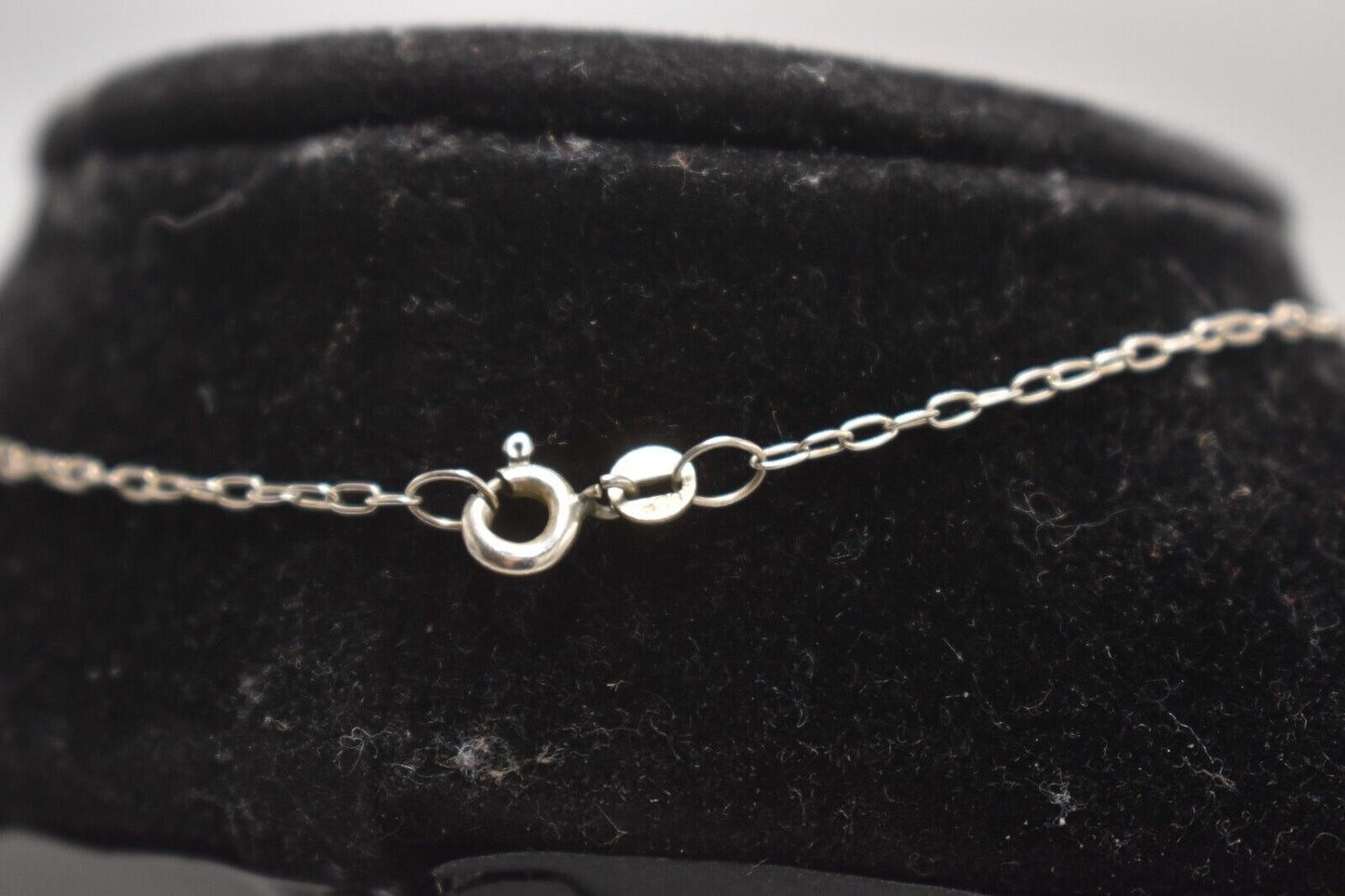 Vintage 925 Sterling Silver and Dragon Claw Pendant Necklace 45cm
