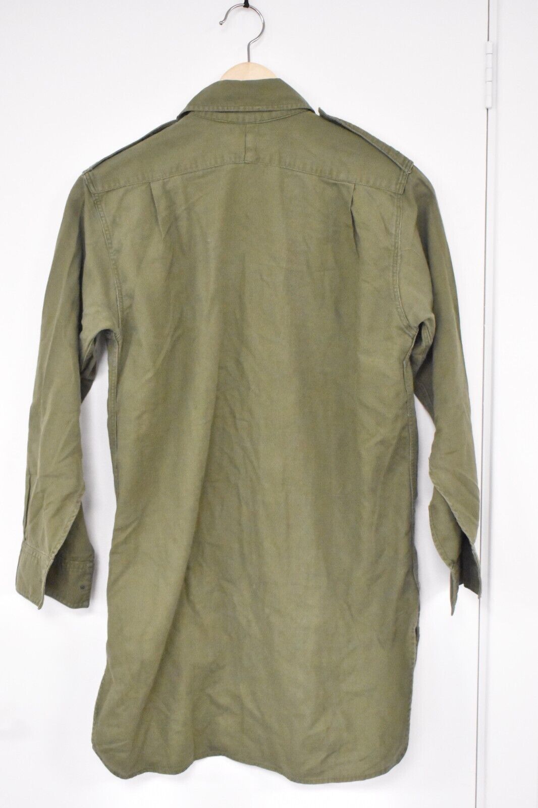 British Army 1960s Olive Green Jungle Aertex Cellular Shirt – Size 38"